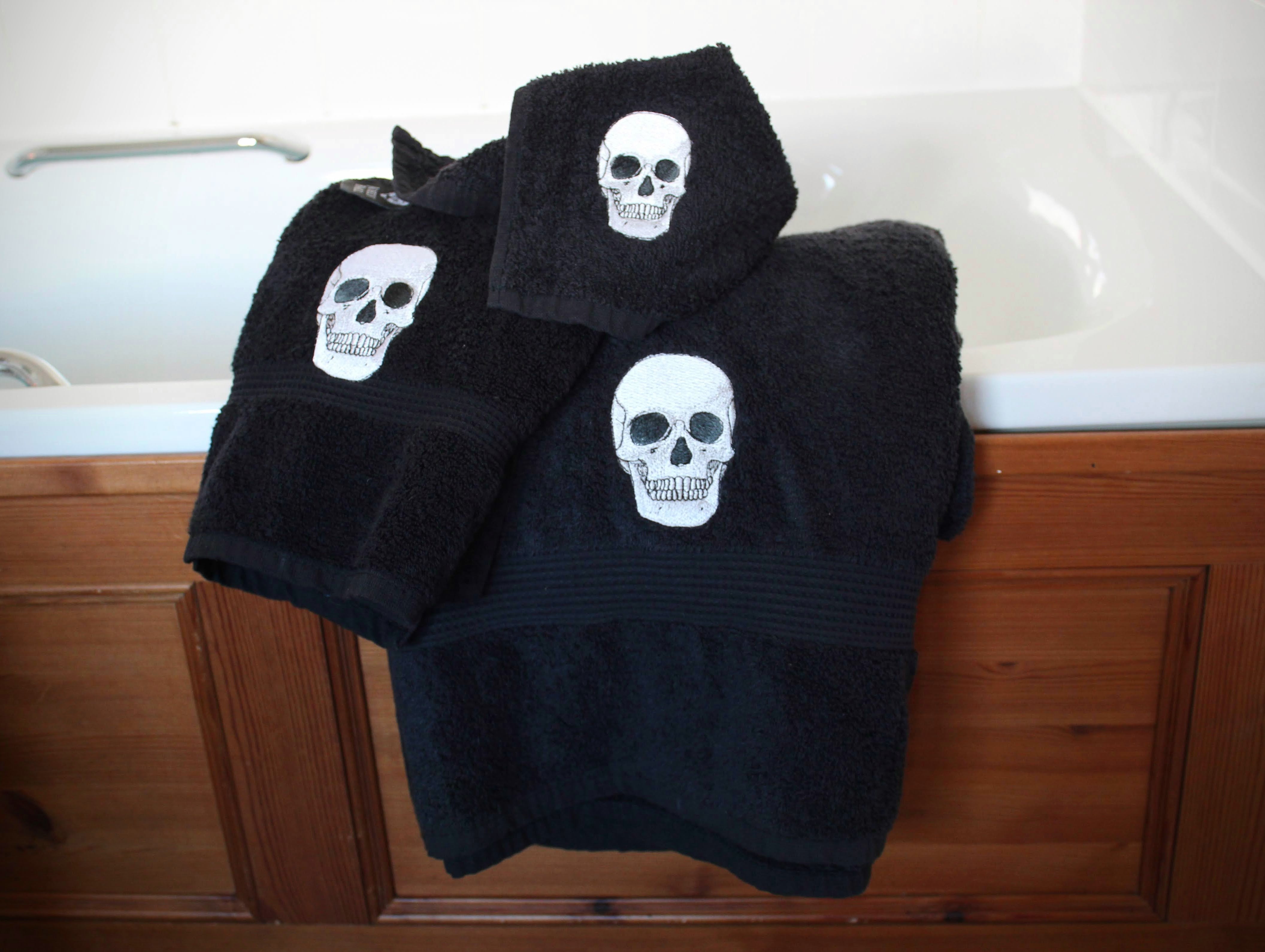 Skull Embroidered Towel Bale - Gothic Black Bathroom Towels