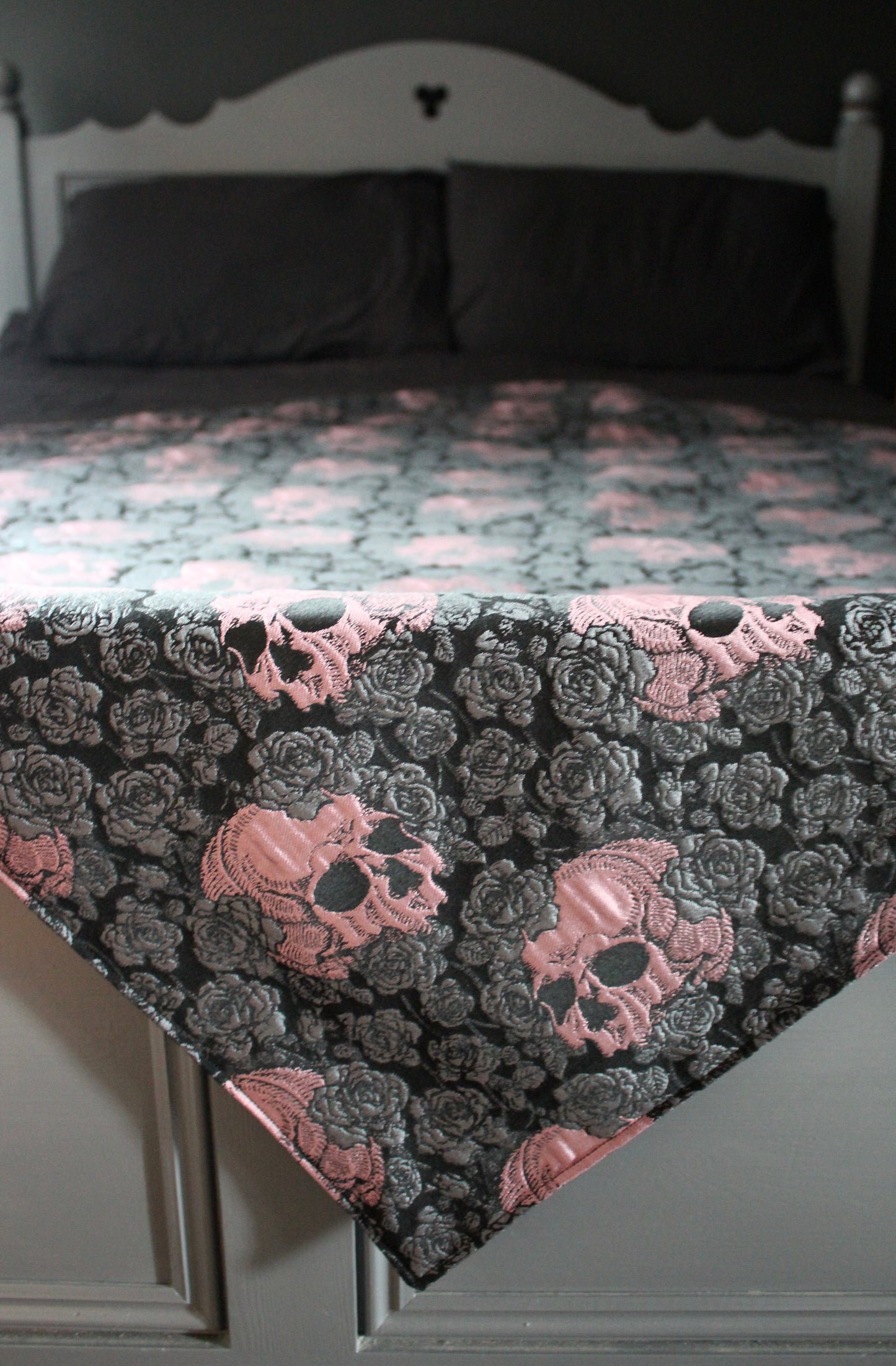 Queen of Skulls Throw